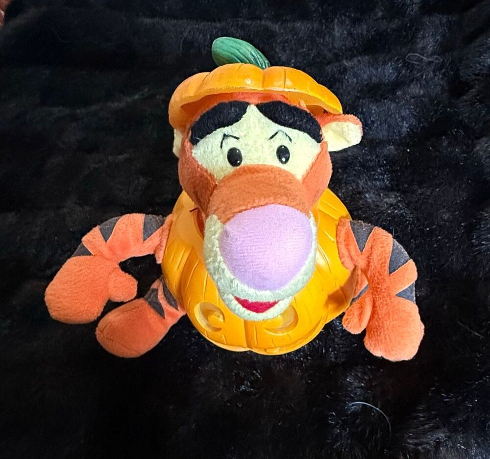 Disney Gemmy Tigger Halloween Animated Sings Disney Pumpkin 2001 Jack O’
